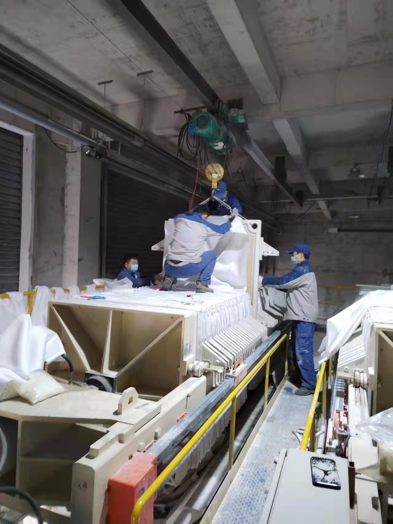 光伏新材料：春寒料峭斗志昂，爭分奪秒換布忙