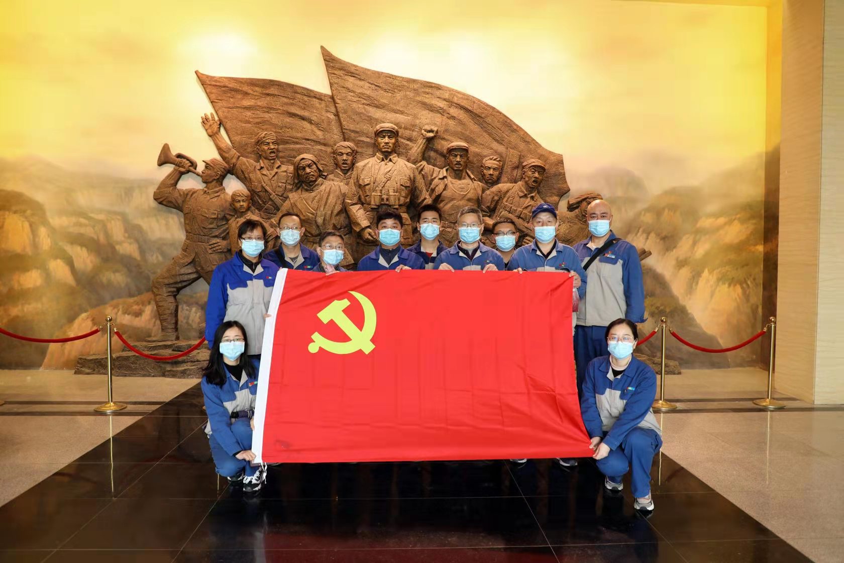 疏雨洗清明 芳菲祭英烈—— 安彩高科開展“學(xué)黨史、祭英烈、傳精神”主題活動(dòng)