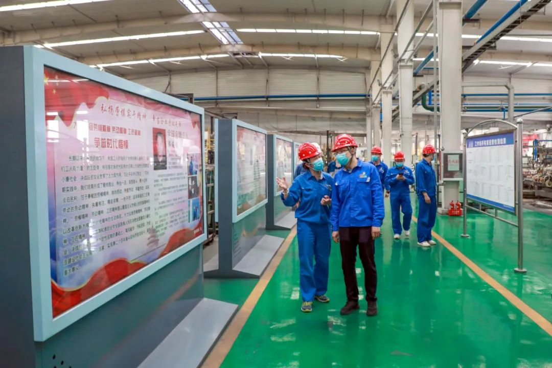 翠籠蒲艾香，慰問送安康——安彩高科總經(jīng)理端午節(jié)慰問一線職工