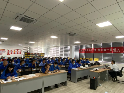遵守安全生產(chǎn)法 當好第一責任人——安彩高科舉辦安全生產(chǎn)月安全培訓(xùn)