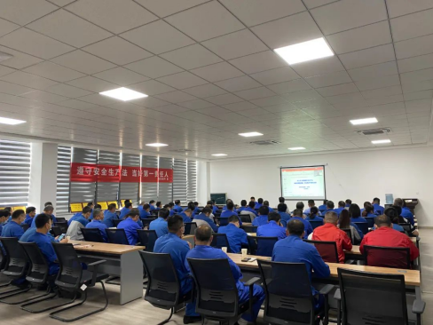 遵守安全生產(chǎn)法 當好第一責任人——安彩高科舉辦安全生產(chǎn)月安全培訓(xùn)
