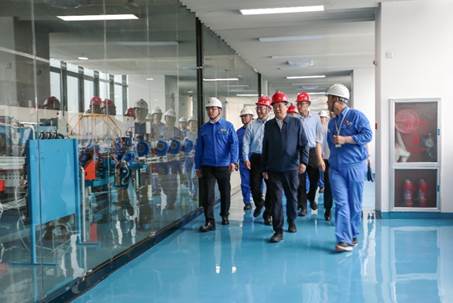 打造向上向前第一象限生力軍 錘煉甘于做人做事作難、受苦受累受屈的企業(yè)家隊(duì)伍——河南投資集團(tuán)黨委書記、董事長劉新勇蒞臨安彩高科開展主題教育調(diào)研