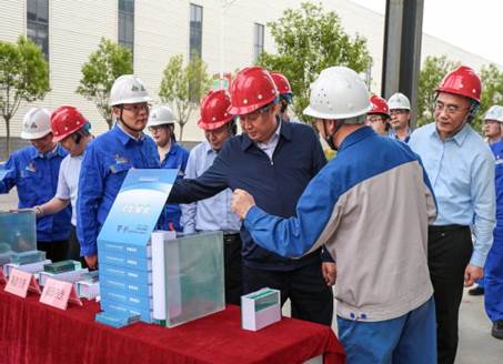 打造向上向前第一象限生力軍 錘煉甘于做人做事作難、受苦受累受屈的企業(yè)家隊(duì)伍——河南投資集團(tuán)黨委書記、董事長劉新勇蒞臨安彩高科開展主題教育調(diào)研